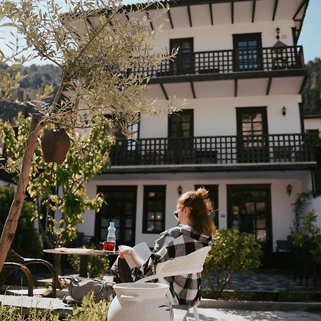 Maya Hostel Berat Buitenkant foto