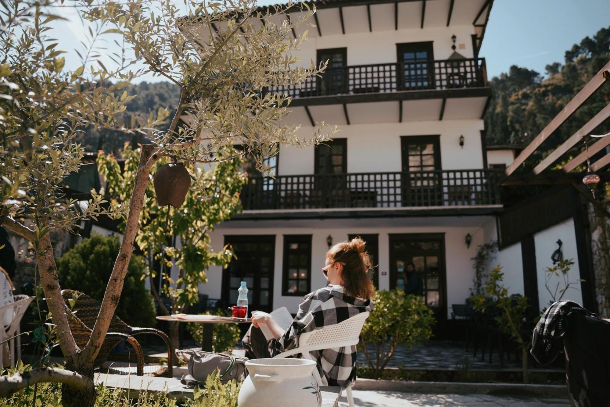 Maya Hostel Berat Buitenkant foto