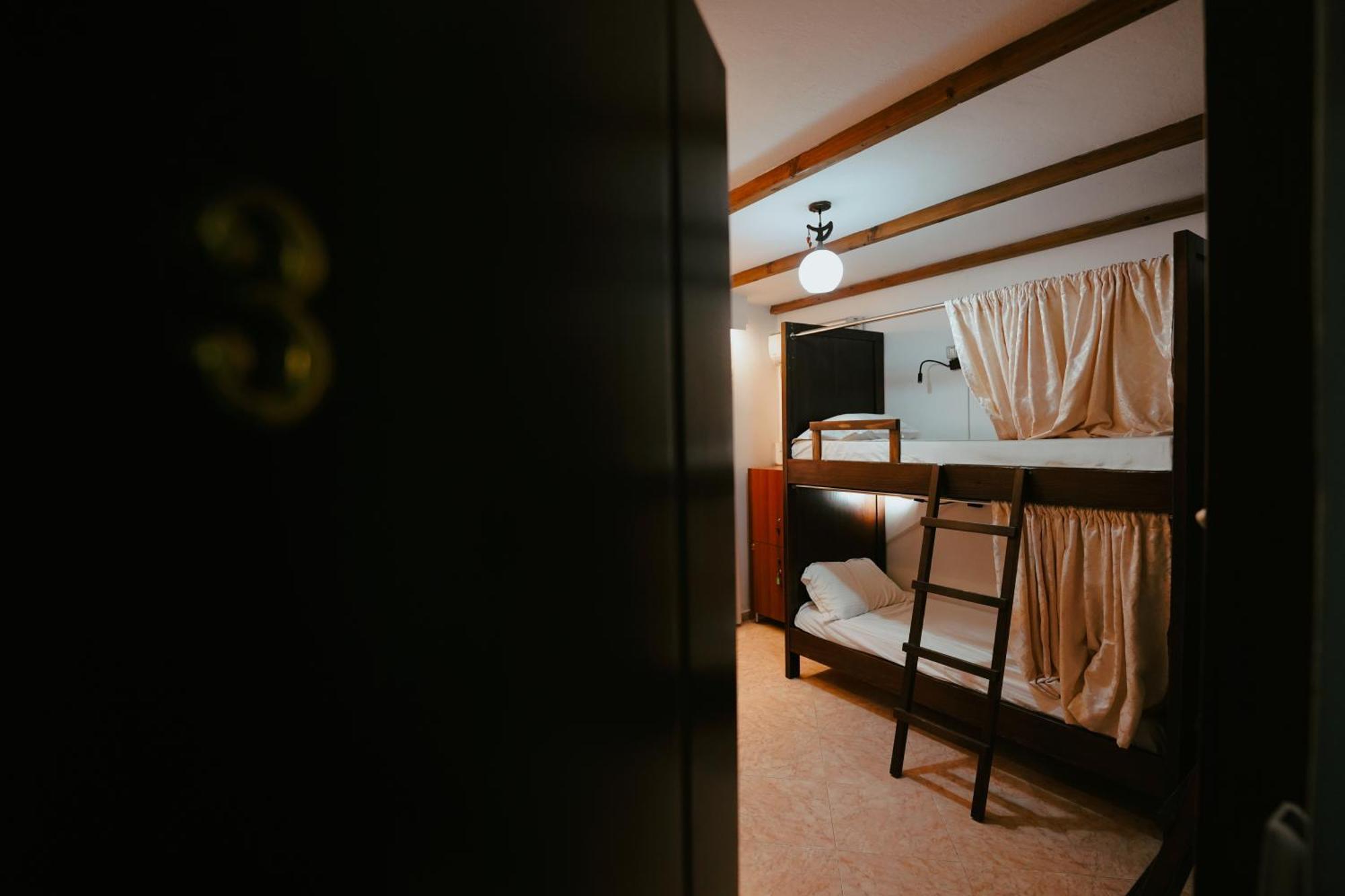 Maya Hostel Berat Buitenkant foto