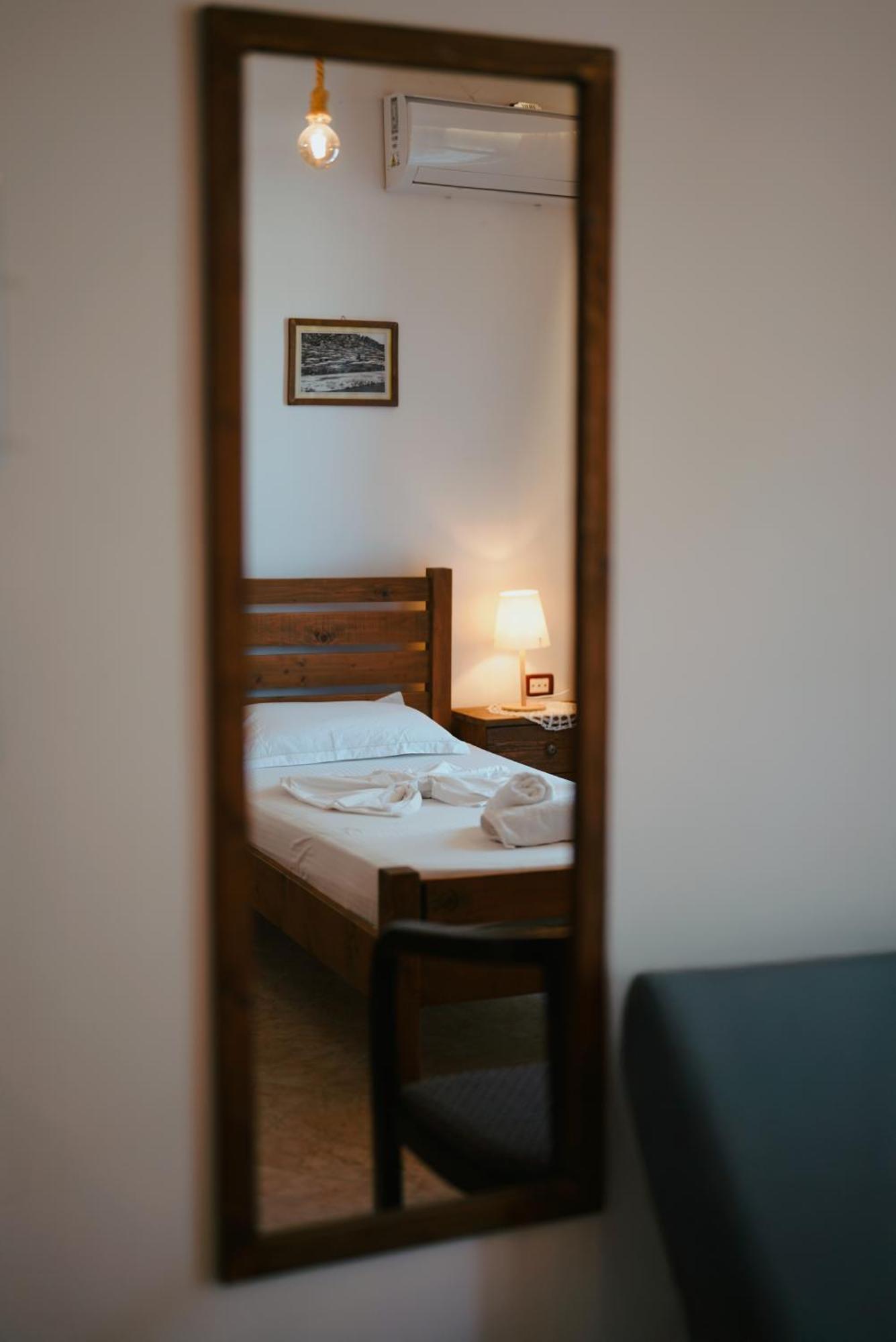 Maya Hostel Berat Buitenkant foto