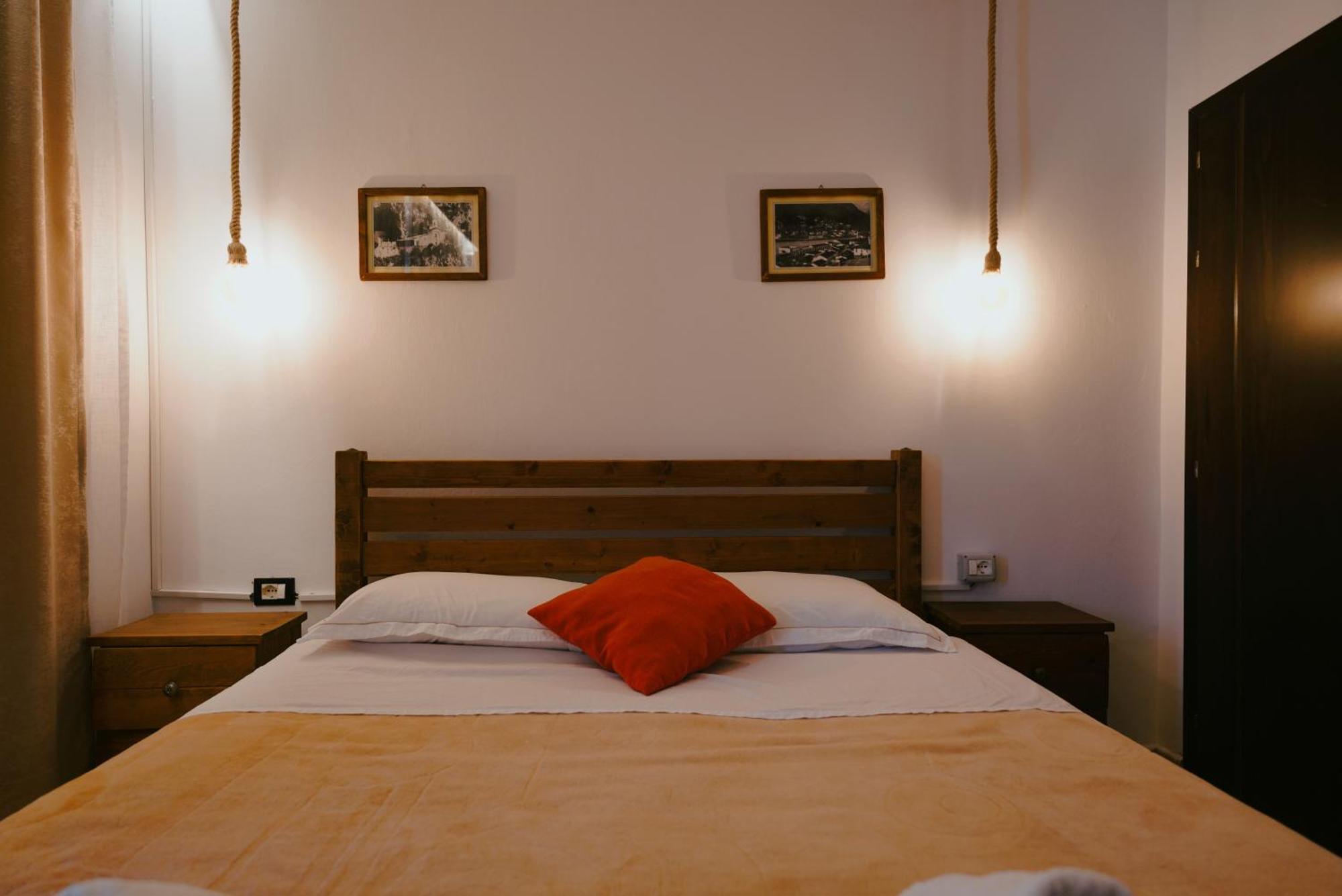 Maya Hostel Berat Buitenkant foto